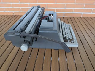 Máquina de escribir Olivetti Línea 98