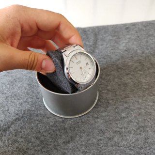 Reloj Casio dial blanco y correa plateada