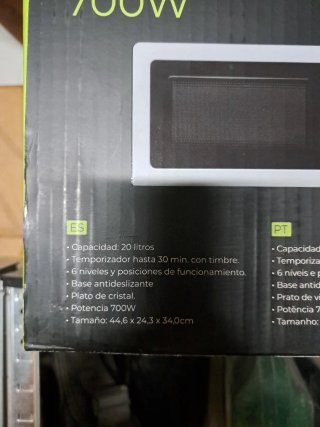 Microondas EDM 700W. En su caja.