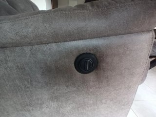 Divano con recliner automatici