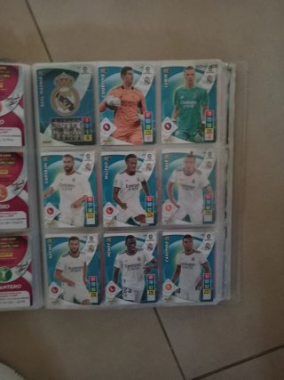 Álbum LaLiga 2021-22 casi completo