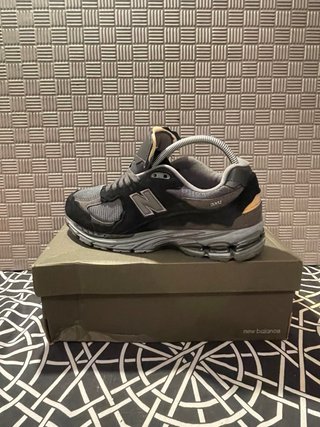 New Balance 2002R Negro Gris