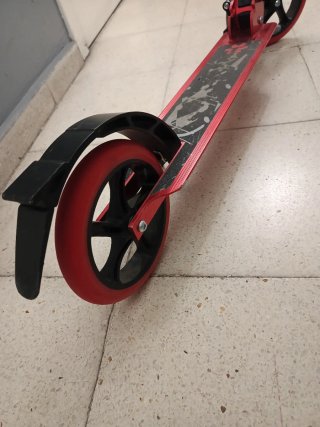Patinete rojo