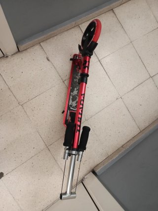 Patinete rojo