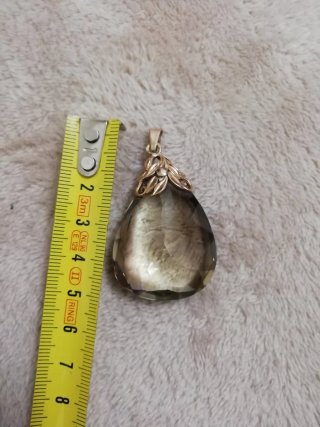 Colgante de cuarzo ahumado y oro