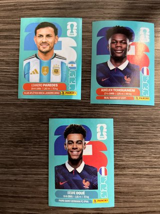Cromos Fifa 2026 de Paredes, Tchouaméni, Doué