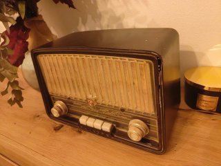 Radio Philips Antigua Marrón