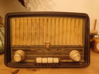 Radio Philips Antigua Marrón