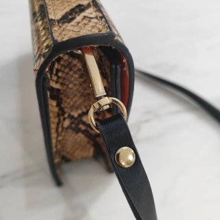 Bolso Pull&Bear estampado serpiente