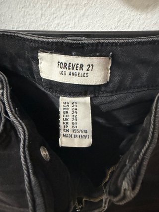 Vaqueros pitillo negros Forever 21