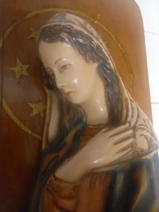 Virgen antigua sobre madera