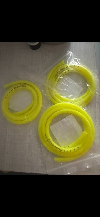 Manguitos de gasolina amarillos ( macarron)