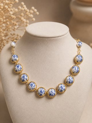 Gargantilla Cerámica Azul y Perlas Nacar, baño 18k