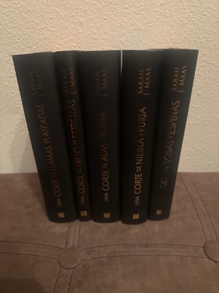 Colección Una Corte de Rosas y Espinas