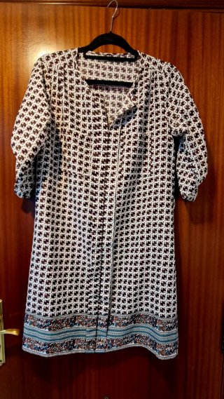 Vestido estampado blanco y Bordeau
