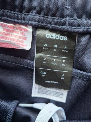 Pantalón corto Adidas T.9-10 140cm