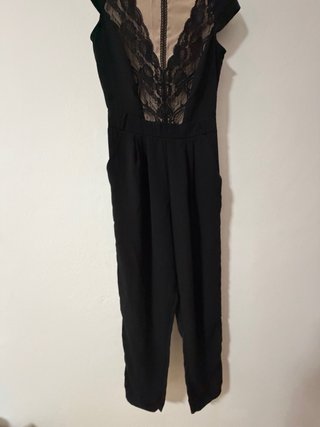 Mono elegante con encaje
