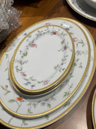 Vajilla Porcelana Floral con Borde Dorado