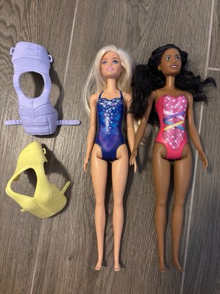 Barco Barbie + dos Barbies bañador