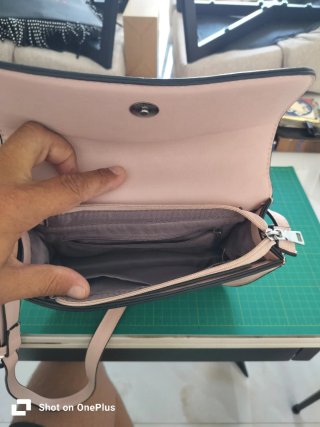 Borsetta rosa con borchie argento