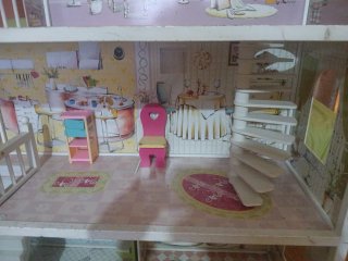 Casita de muñecas a escala