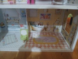 Casita de muñecas a escala