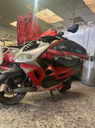 URGE VENTA Peugeot Speedfight 2 Roja/Plata