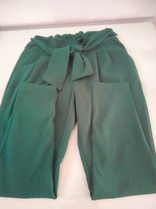 Pantalón verde con lazada
