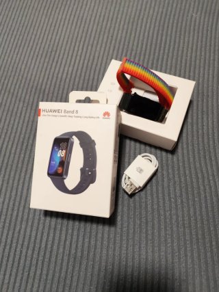 Huawei Band 8 Smartwatch + Correa Arcoíris