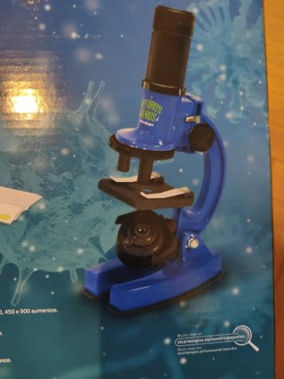 Microscopio infantil azul con accesorios