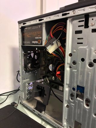 PC Gamer Acer Aspire Negro con Luces Rojas