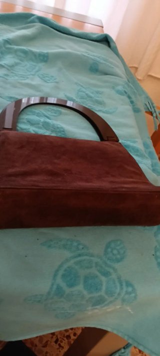 Bolso y zapato salón ante marrón