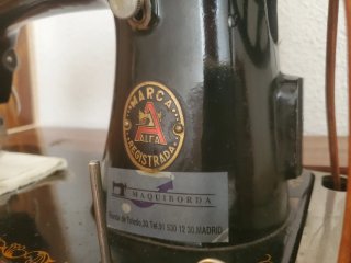 Máquina de coser ALFA clásica