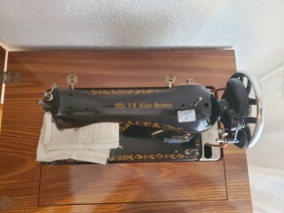 Máquina de coser ALFA clásica