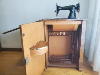 Máquina de coser ALFA clásica