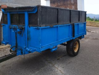 Remolque agrícola con basculante hidráulico