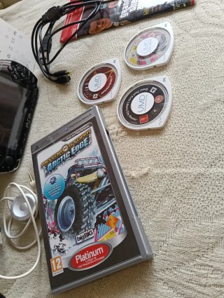 Sony PSP Nera con Accessori e Giochi