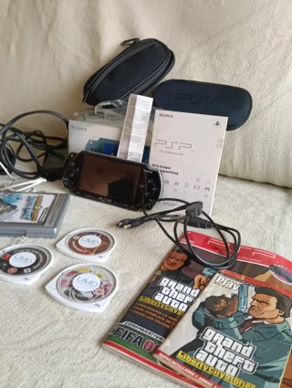 Sony PSP Nera con Accessori e Giochi