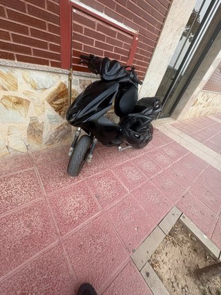 Yamaha Aerox Negra