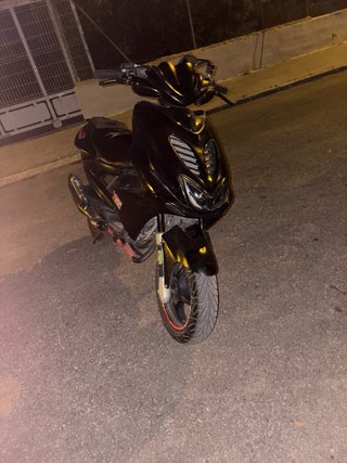 Yamaha Aerox Negra