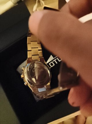 Reloj Lotus Chapado Oro 18k, aún con sus plásticos