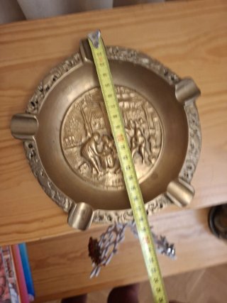 Cenicero de Bronce con Escena Portuguesa