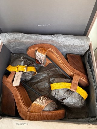 Sandalias de piel con plataforma Uterqüe