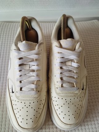 Zapatillas Nike Beige y Blancas