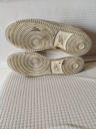 Zapatillas Nike Beige y Blancas