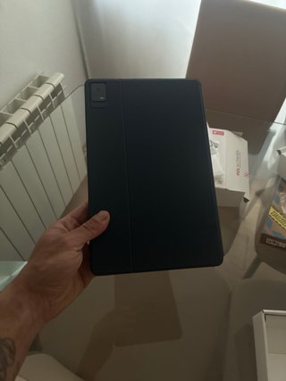 Tablet TCL Negra con Funda y Lápiz con caja