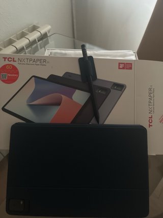 Tablet TCL Negra con Funda y Lápiz con caja