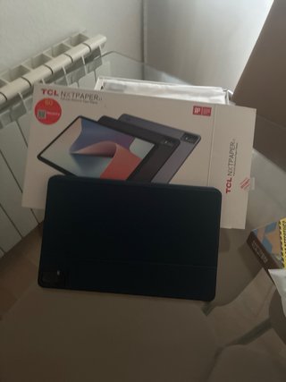 Tablet TCL Negra con Funda y Lápiz con caja