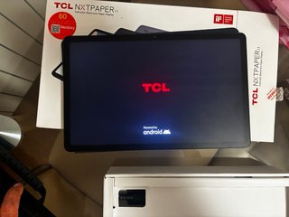 Tablet TCL Negra con Funda y Lápiz con caja