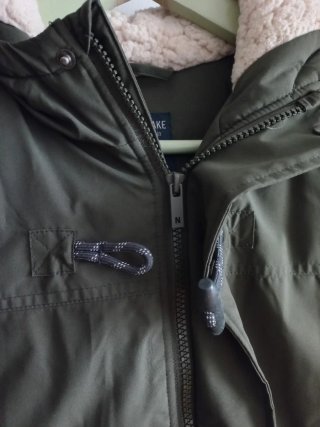 Parka NUKUTAVAKE Talla 14 años. Està impecable.